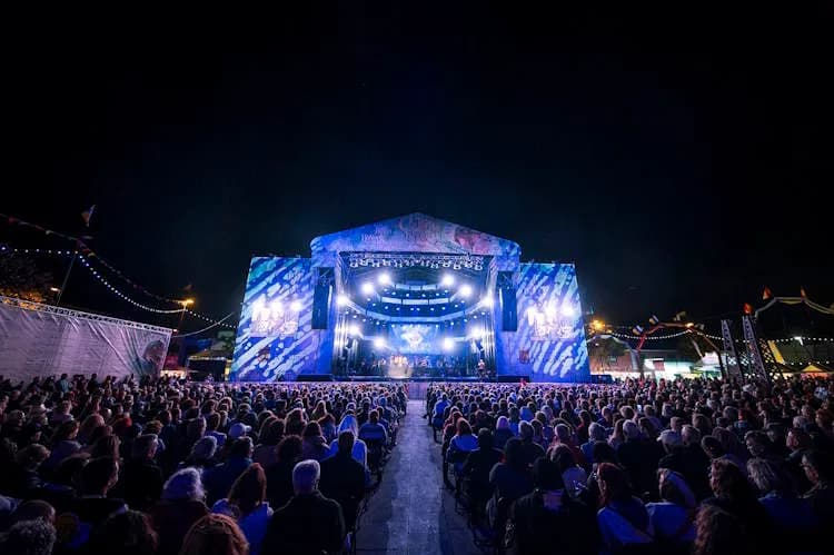 Escenario musical en La Laguna durante las fiestas
