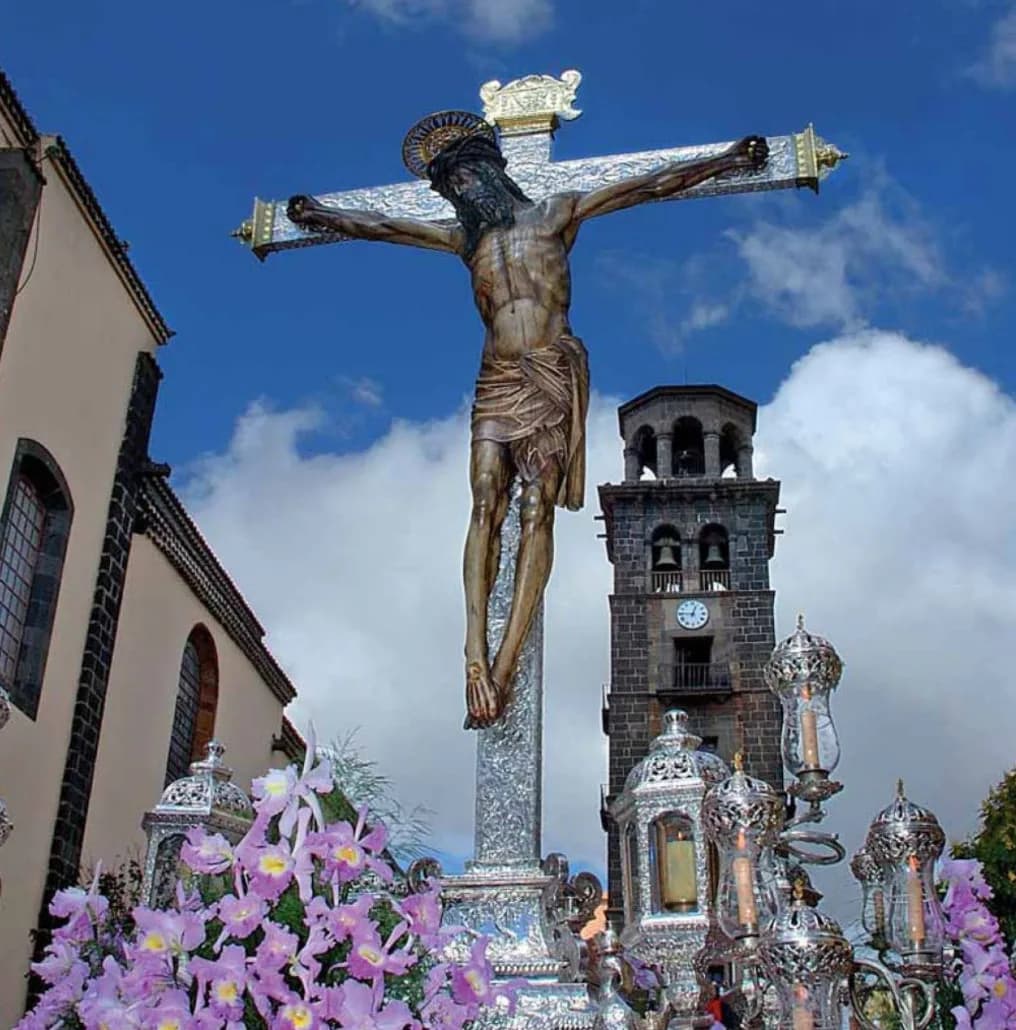 Procesión religiosa en el casco histórico de La Laguna
